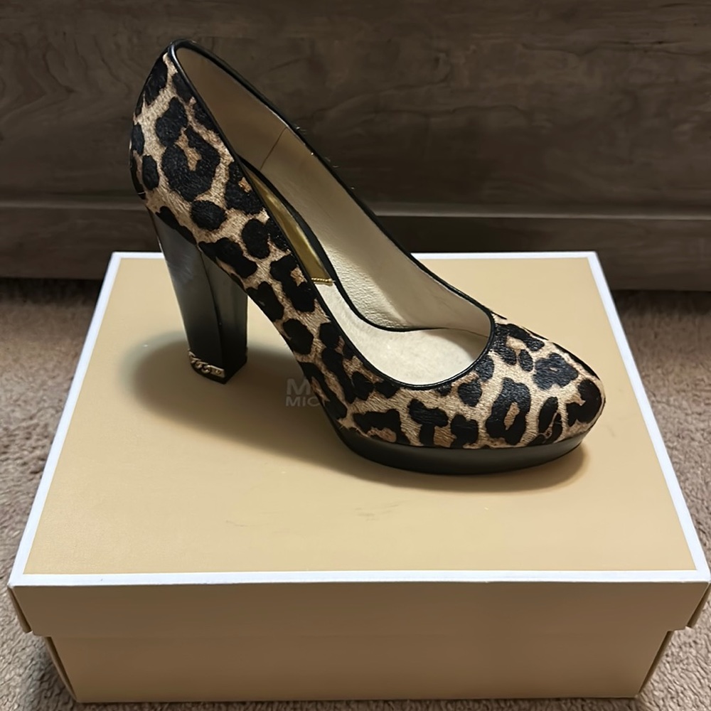 Michael Kors Sabrina Pumps